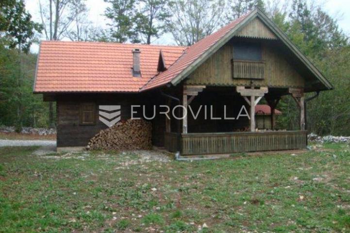 Fužine, Lič, samostojeća kuća na osami s okućnicom od 3394 m²