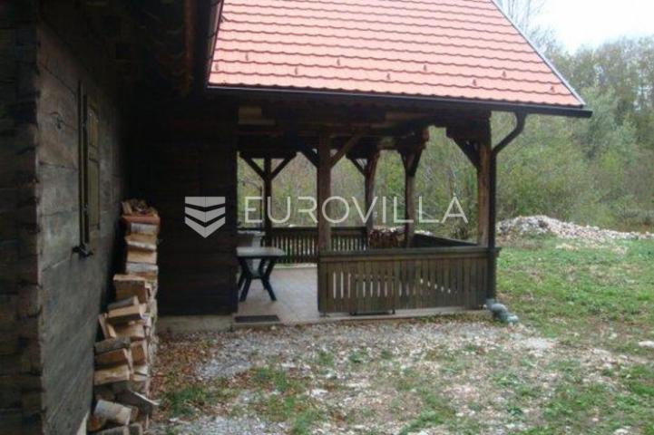Fužine, Lič, samostojeća kuća na osami s okućnicom od 3394 m²