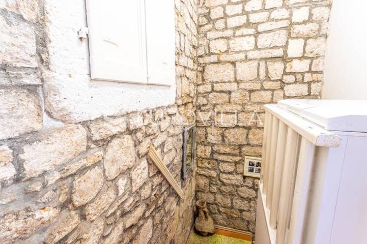 Hvar, Stari Grad autentična kamena kuća u samom centru