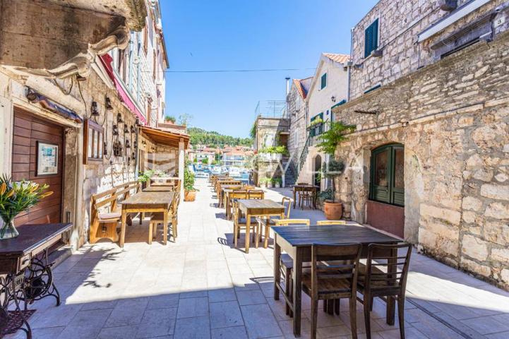 Hvar, Stari Grad autentična kamena kuća u samom centru