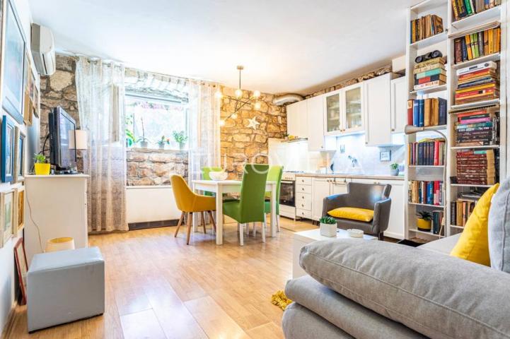 Hvar, Stari Grad autentična kamena kuća u samom centru