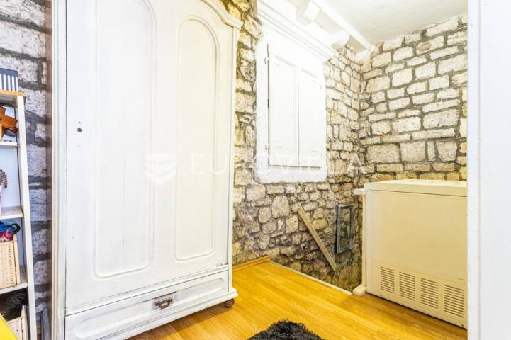 Hvar, Stari Grad autentična kamena kuća u samom centru