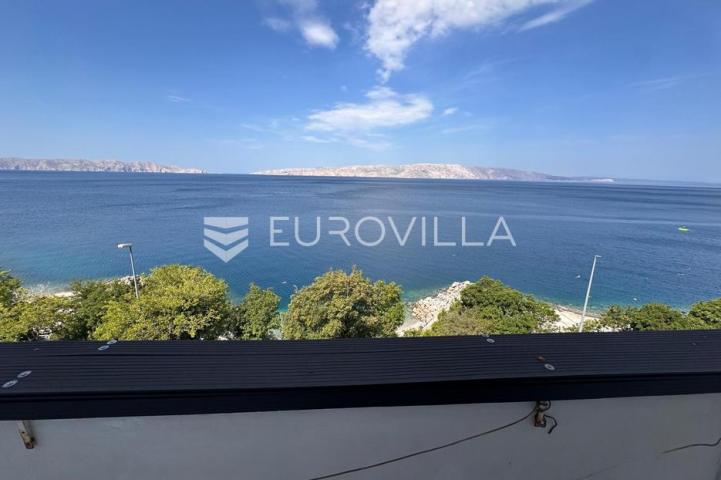 Senj, trosoban stan 51,36 m² na vrhunskoj lokaciji, prvi red do mora