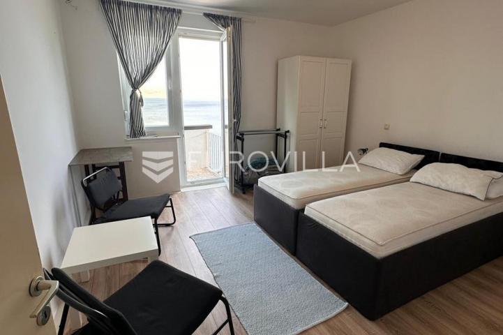 Senj, trosoban stan 51,36 m² na vrhunskoj lokaciji, prvi red do mora