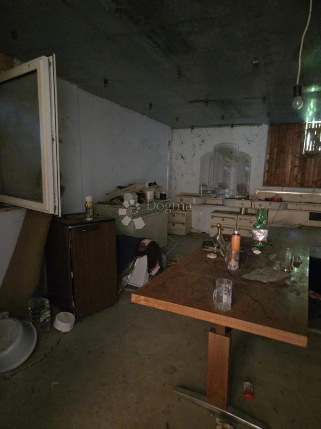 Vikendica u prirodi s 4.789 m² zemljišta