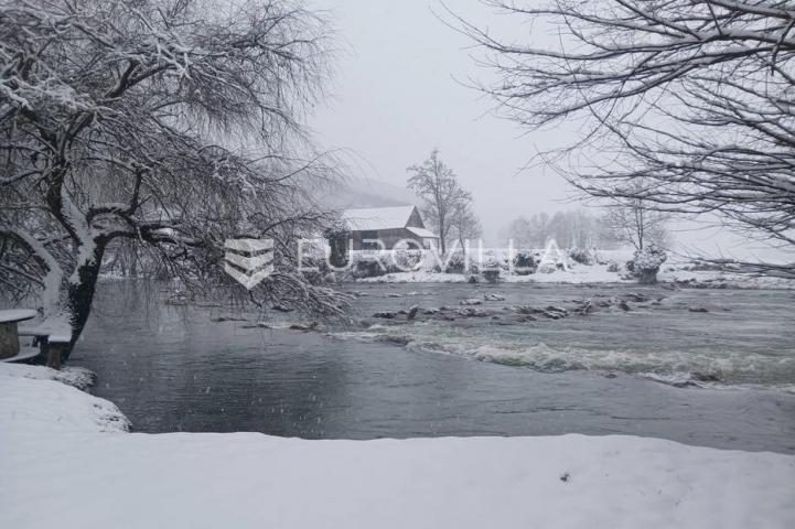 Slunj, Blagaj, kuća 90 m², s otokom uz samu rijeku Koranu na parceli 7873 m²