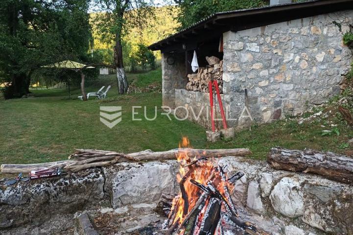 Slunj, Blagaj, kuća 90 m², s otokom uz samu rijeku Koranu na parceli 7873 m²