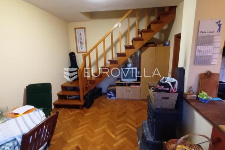 Slunj, Blagaj, kuća 90 m², s otokom uz samu rijeku Koranu na parceli 7873 m²