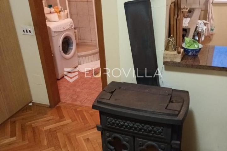 Slunj, Blagaj, kuća 90 m², s otokom uz samu rijeku Koranu na parceli 7873 m²
