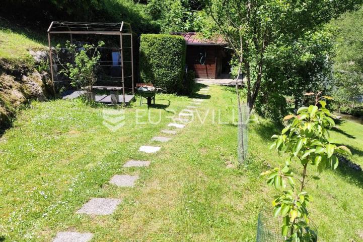 Slunj, Blagaj, kuća 90 m², s otokom uz samu rijeku Koranu na parceli 7873 m²