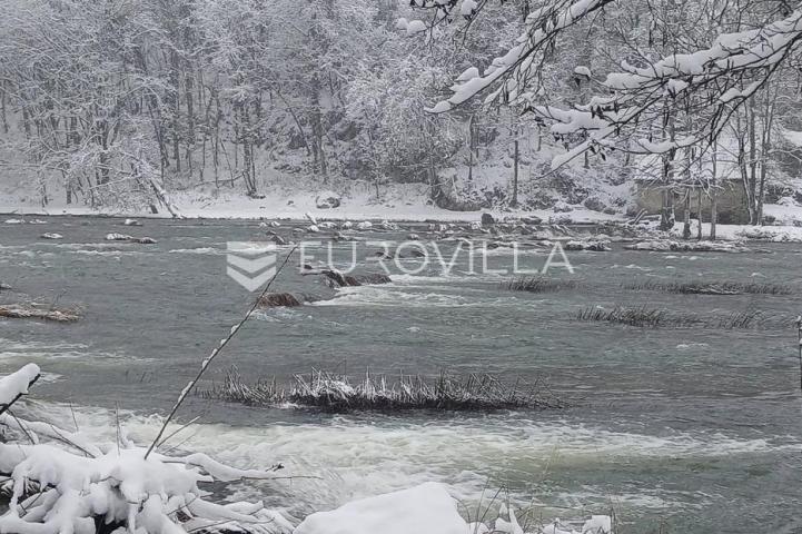 Slunj, Blagaj, kuća 90 m², s otokom uz samu rijeku Koranu na parceli 7873 m²