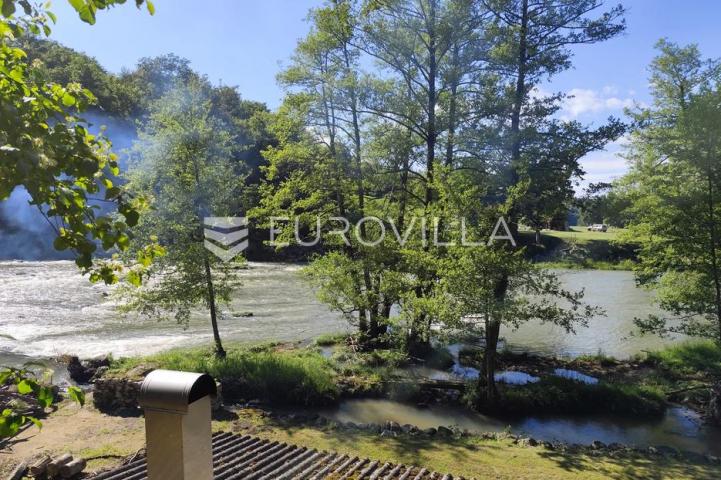 Slunj, Blagaj, kuća 90 m², s otokom uz samu rijeku Koranu na parceli 7873 m²