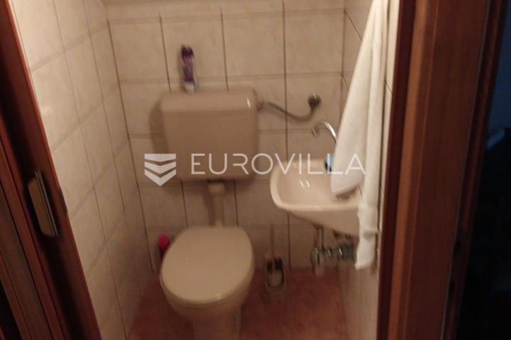 Slunj, Blagaj, kuća 90 m², s otokom uz samu rijeku Koranu na parceli 7873 m²
