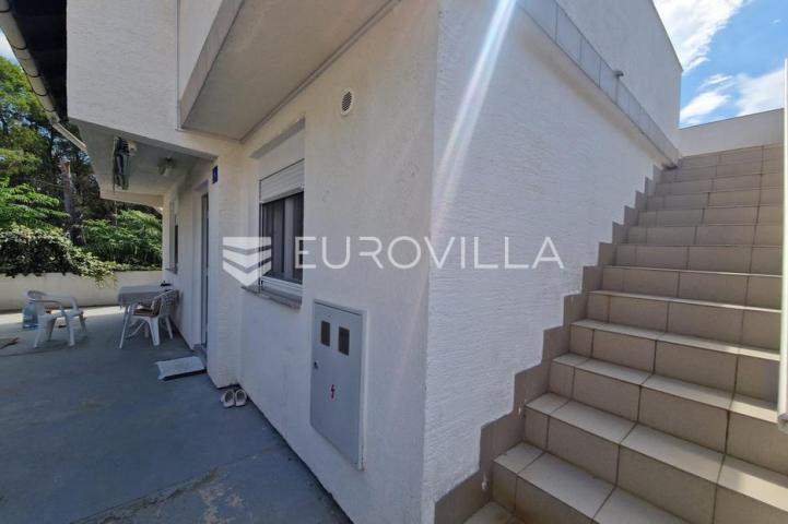 Vir, samostojeća katnica s dva apartmana