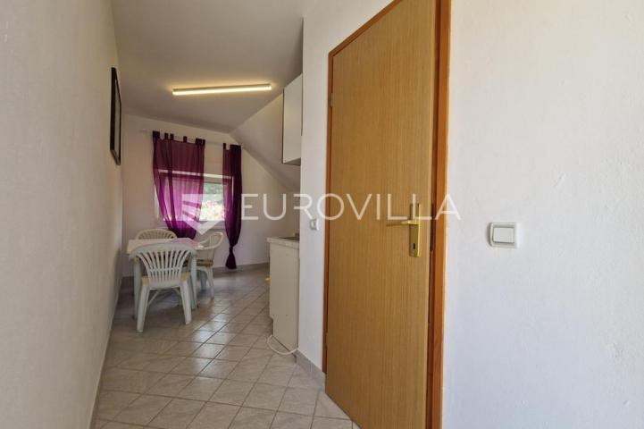Vir, samostojeća katnica s dva apartmana