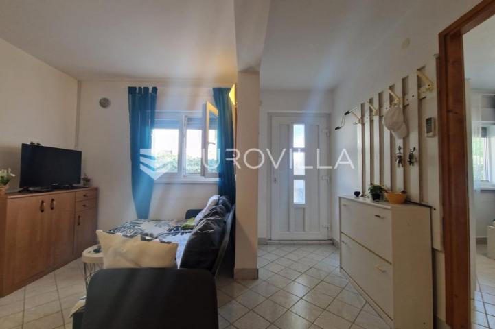 Vir, samostojeća katnica s dva apartmana