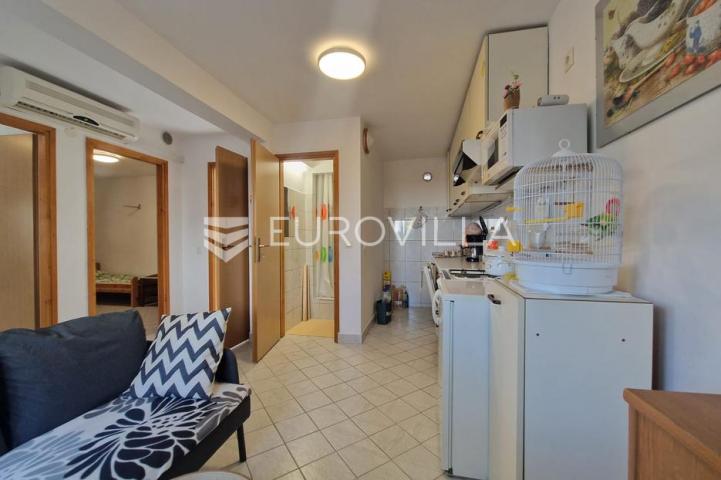 Vir, samostojeća katnica s dva apartmana