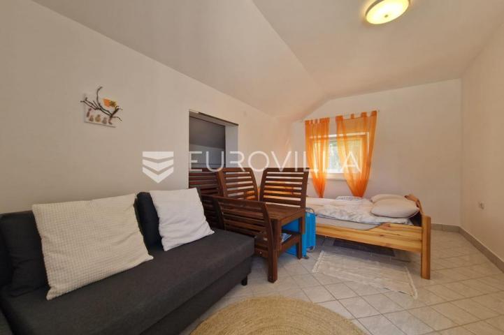 Vir, samostojeća katnica s dva apartmana