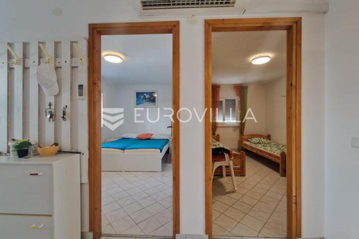 Vir, samostojeća katnica s dva apartmana