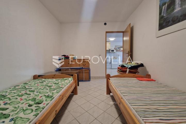Vir, samostojeća katnica s dva apartmana
