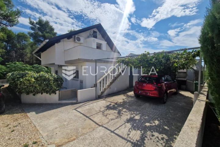 Vir, samostojeća katnica s dva apartmana