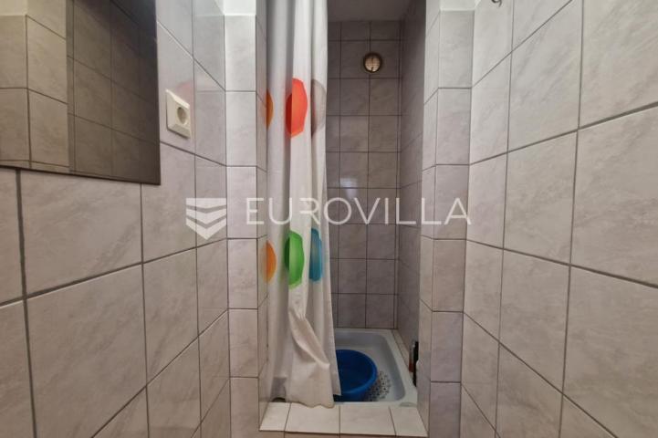 Vir, samostojeća katnica s dva apartmana