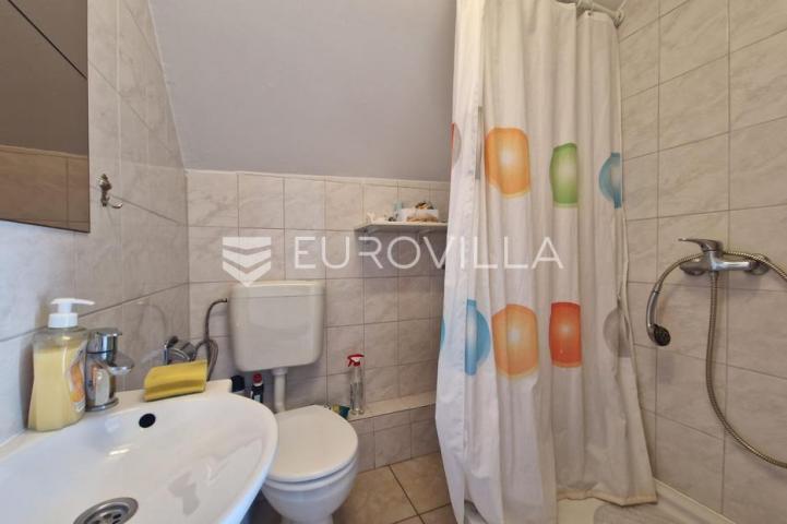Vir, samostojeća katnica s dva apartmana