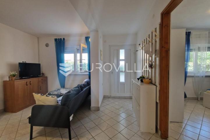 Vir, samostojeća katnica s dva apartmana