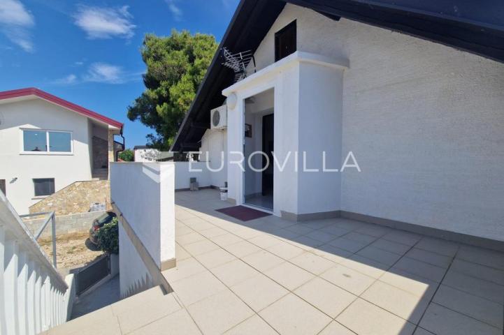 Vir, samostojeća katnica s dva apartmana