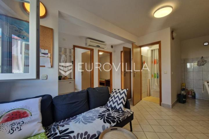 Vir, samostojeća katnica s dva apartmana