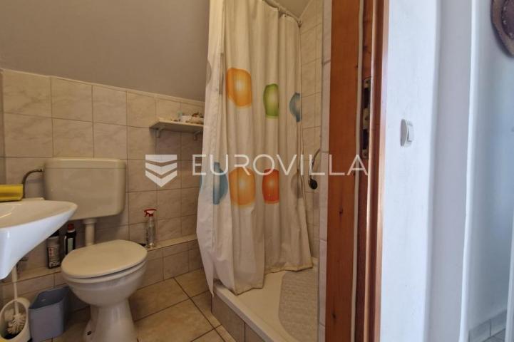 Vir, samostojeća katnica s dva apartmana