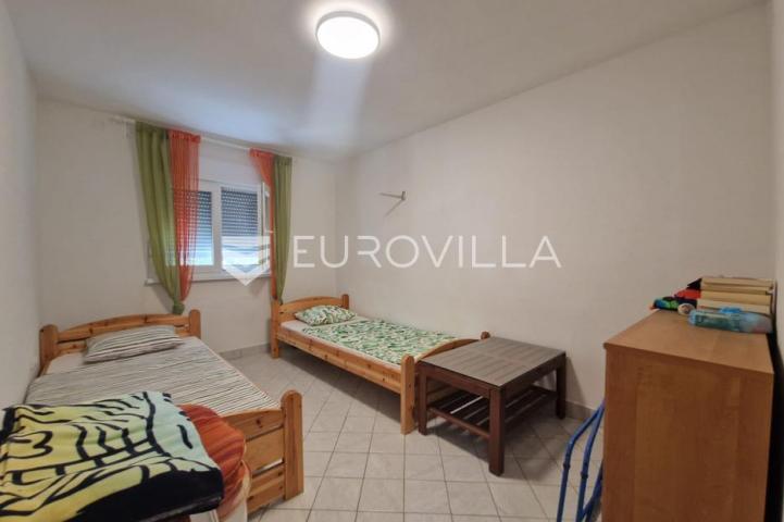 Vir, samostojeća katnica s dva apartmana