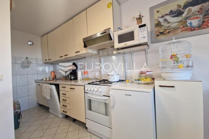 Vir, samostojeća katnica s dva apartmana