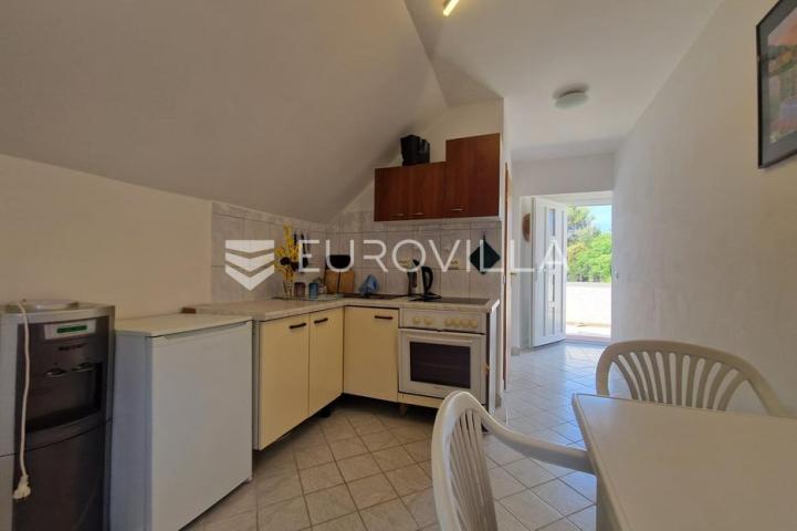 Vir, samostojeća katnica s dva apartmana