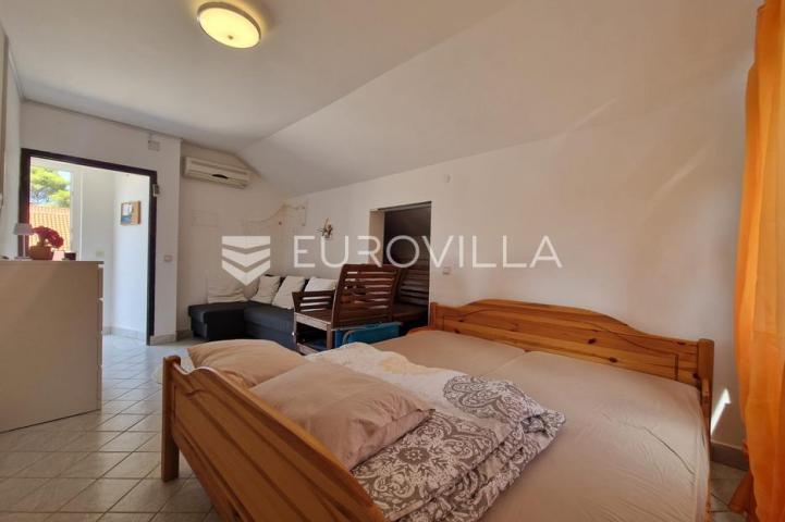 Vir, samostojeća katnica s dva apartmana