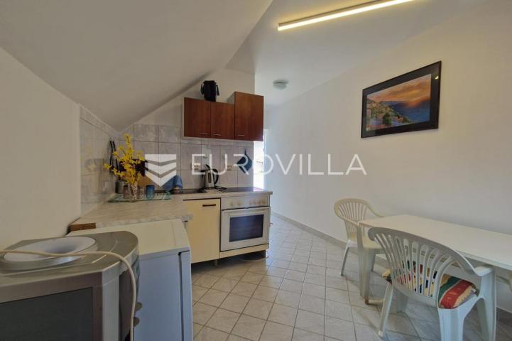 Vir, samostojeća katnica s dva apartmana