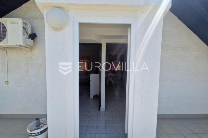 Vir, samostojeća katnica s dva apartmana
