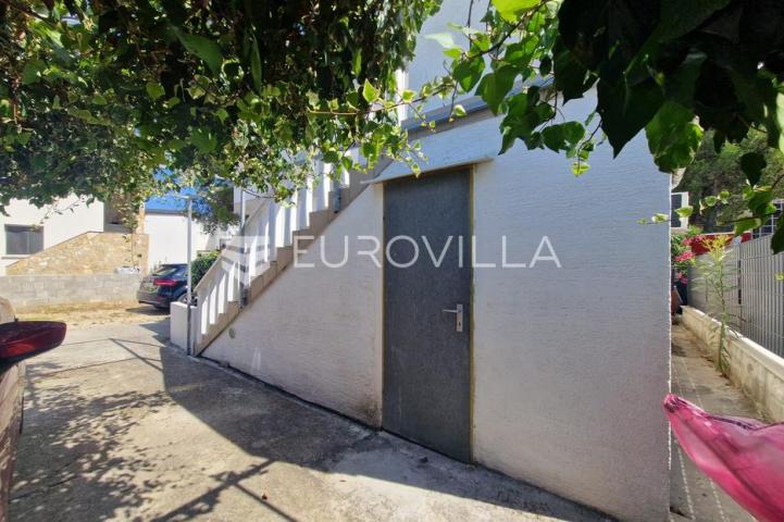 Vir, samostojeća katnica s dva apartmana