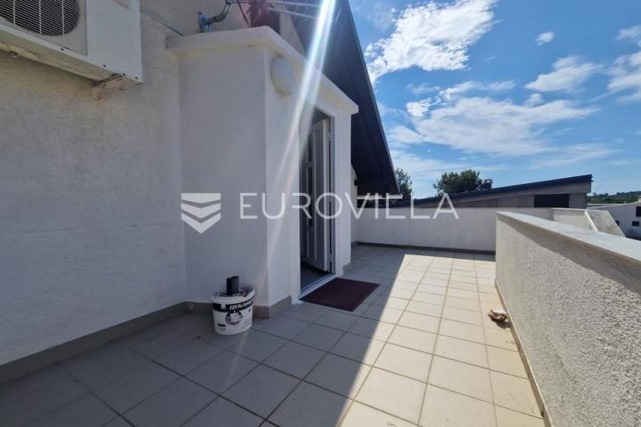 Vir, samostojeća katnica s dva apartmana