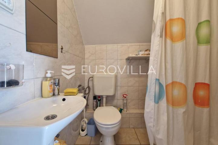 Vir, samostojeća katnica s dva apartmana
