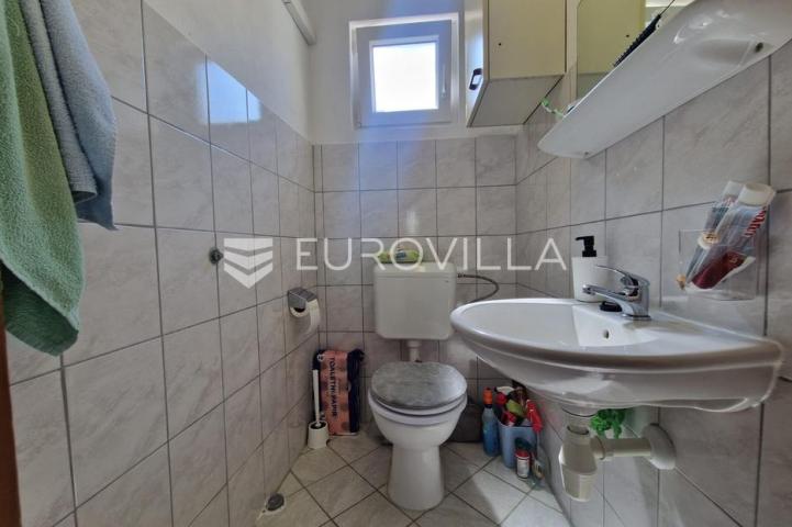 Vir, samostojeća katnica s dva apartmana