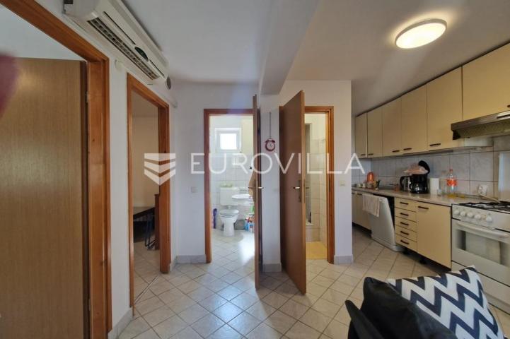 Vir, samostojeća katnica s dva apartmana