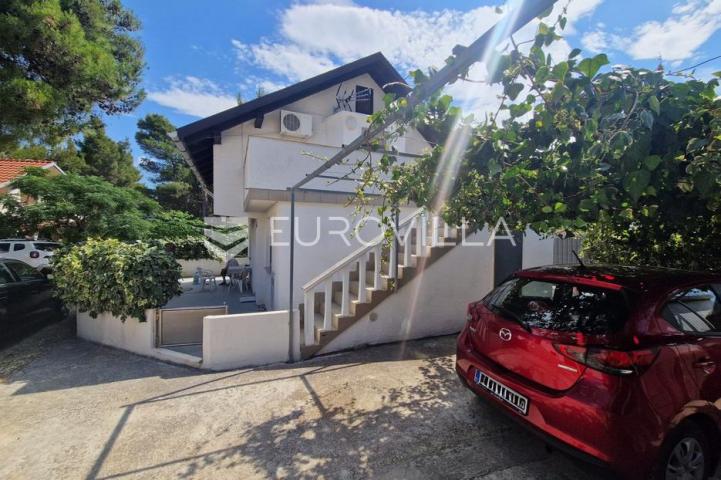 Vir, samostojeća katnica s dva apartmana