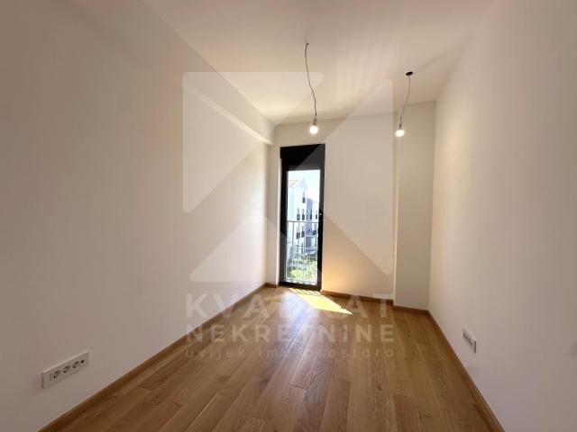 Izdavanje, Petosoban stan, Podgorica, Zabjelo, 340m2