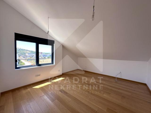 Izdavanje, Petosoban stan, Podgorica, Zabjelo, 340m2