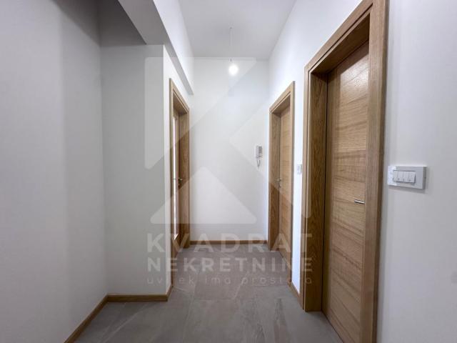 Izdavanje, Petosoban stan, Podgorica, Zabjelo, 340m2