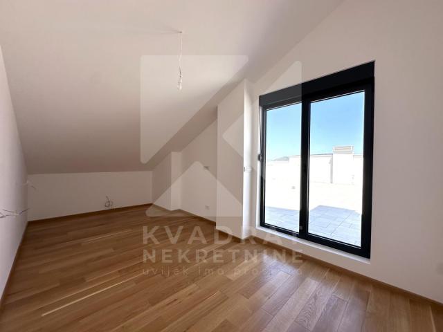 Izdavanje, Petosoban stan, Podgorica, Zabjelo, 340m2