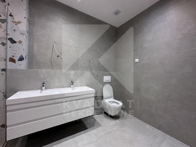 Izdavanje, Petosoban stan, Podgorica, Zabjelo, 340m2