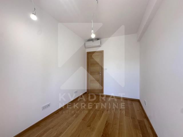 Izdavanje, Petosoban stan, Podgorica, Zabjelo, 340m2