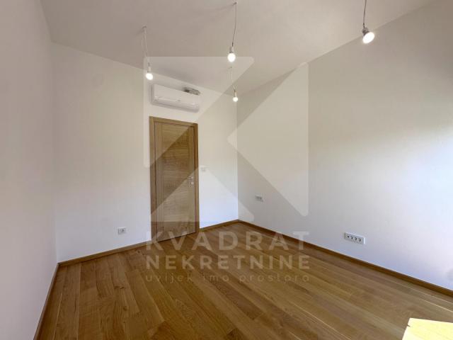 Izdavanje, Petosoban stan, Podgorica, Zabjelo, 340m2